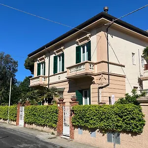 Bed & Breakfast Pura Vida, Viareggio